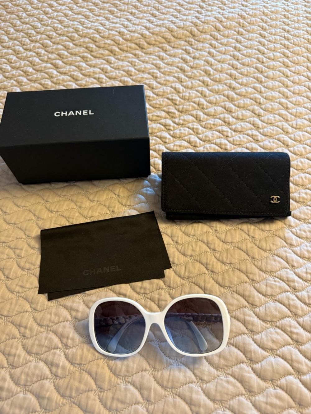 CHANEL White Oversized Square Sunglasses with Dark Gradient Lenses - Picture 3 of 11
